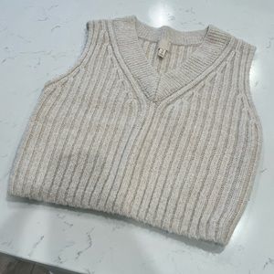H&M sleeveless knit vest gilet